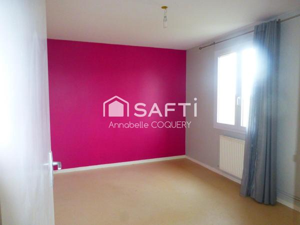 Maison familiale dans quartier résidentiel calme.