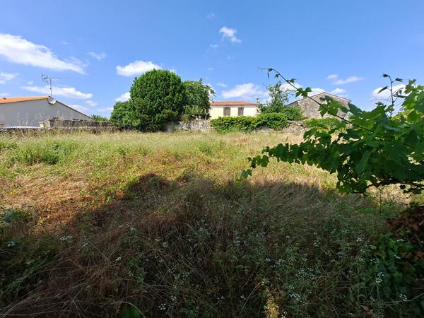 Terrain constructible de 433 m² situé sur la commune de Rives d'Autise hors lotissement