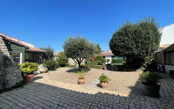 Maison à vendre    5 pièces •  Le Bois-Plage-en-Ré