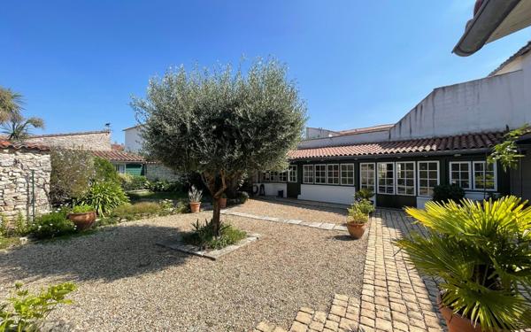 Maison à vendre    5 pièces •  Le Bois-Plage-en-Ré