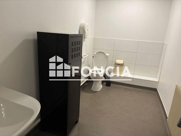 Location Local commercial 1 pièce 20.5 m² - 56 RUE DE LA CONVENTION Vienne 38200