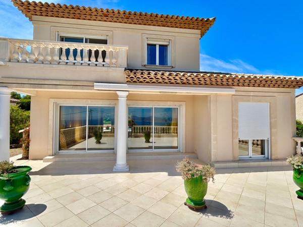 Villa d’Exception à Saint-Aygulf – Vue Mer Panoramique & Cadre Unique