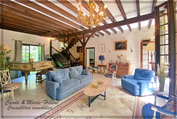 Maison 250 m² – 8 chambres – Piscine – Hangar 100 m² – Terrain 4 263 m² – Estillac