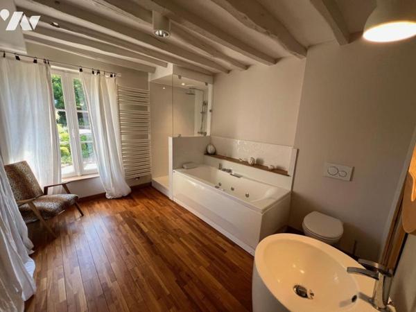 RARE A LA VENTE ORBEC MAISON DE CARACTERE AUX PRESTATIONS DE QUALITES AVEC TRES BEAU PARC ARBORE