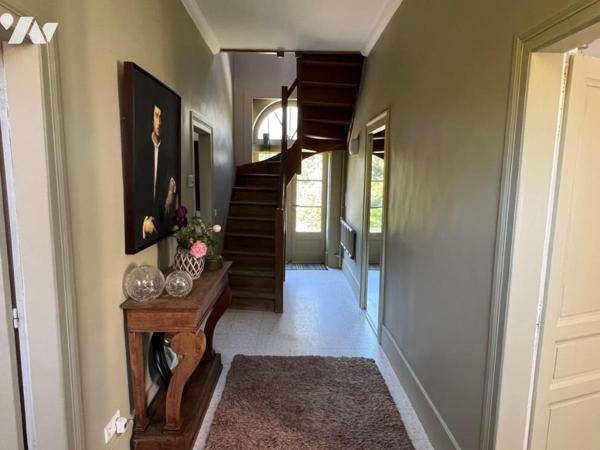 RARE A LA VENTE ORBEC MAISON DE CARACTERE AUX PRESTATIONS DE QUALITES AVEC TRES BEAU PARC ARBORE