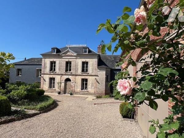 RARE A LA VENTE ORBEC MAISON DE CARACTERE AUX PRESTATIONS DE QUALITES AVEC TRES BEAU PARC ARBORE