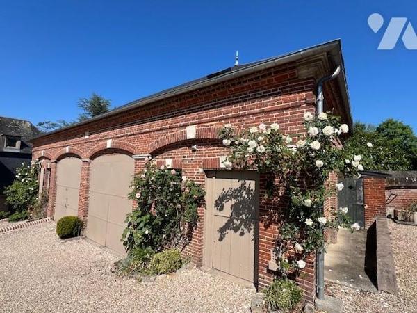 RARE A LA VENTE ORBEC MAISON DE CARACTERE AUX PRESTATIONS DE QUALITES AVEC TRES BEAU PARC ARBORE