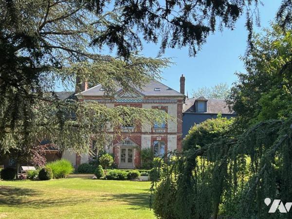 RARE A LA VENTE ORBEC MAISON DE CARACTERE AUX PRESTATIONS DE QUALITES AVEC TRES BEAU PARC ARBORE