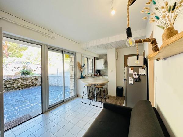 Appartement   cabine avec terrasse en RDJ