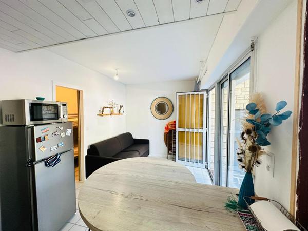 Appartement   cabine avec terrasse en RDJ