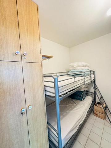 Appartement   cabine avec terrasse en RDJ