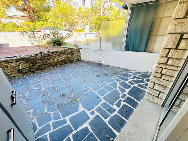 Appartement   cabine avec terrasse en RDJ