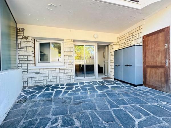 Appartement   cabine avec terrasse en RDJ