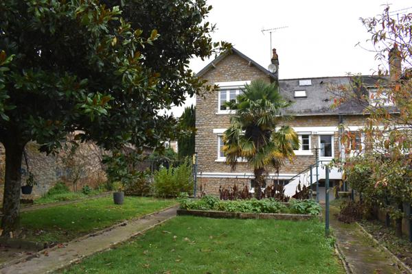 Maison de charme en pierre de 100 m² au cœur de Sablé-sur-Sarthe