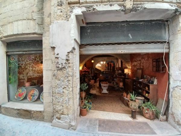 CENTRE SOMMIERES ,  FONDS DE COMMERCE +MURS + APPARTEMENT A SAISIR!