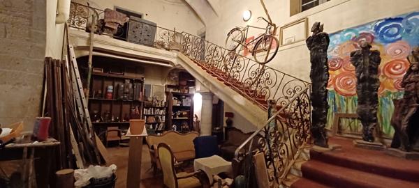 CENTRE SOMMIERES ,  FONDS DE COMMERCE +MURS + APPARTEMENT A SAISIR!