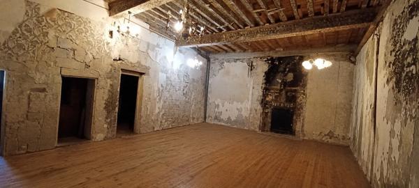 CENTRE SOMMIERES ,  FONDS DE COMMERCE +MURS + APPARTEMENT A SAISIR!