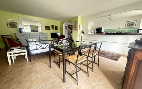 Appartement à vendre    6 pièces •  Toulon