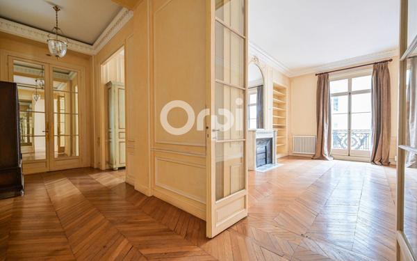 Appartement à vendre    5 pièces • 155,25 m2 Paris 8