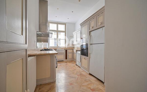 Appartement à vendre    5 pièces • 155,25 m2 Paris 8