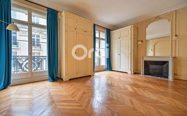Appartement à vendre    5 pièces • 155,25 m2 Paris 8