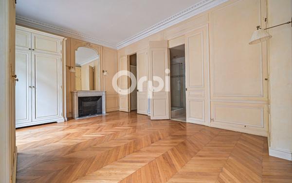 Appartement à vendre    5 pièces • 155,25 m2 Paris 8