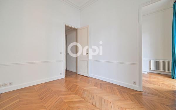 Appartement à vendre    5 pièces • 155,25 m2 Paris 8