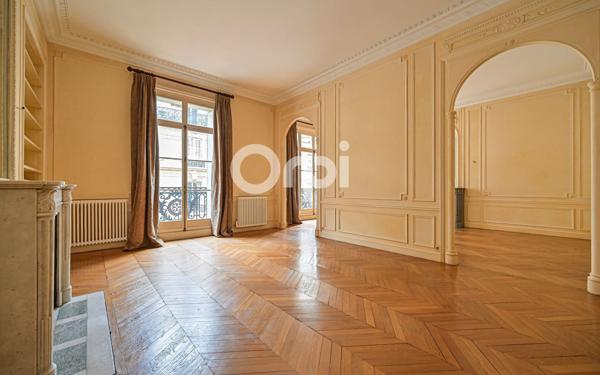 Appartement à vendre    5 pièces • 155,25 m2 Paris 8