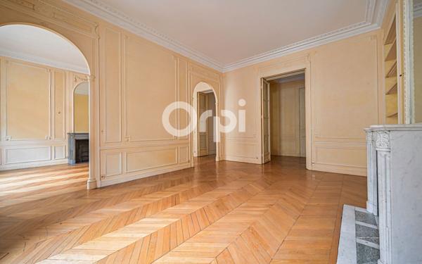 Appartement à vendre    5 pièces • 155,25 m2 Paris 8