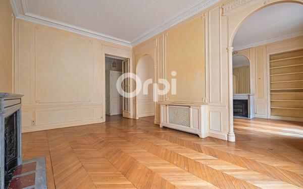Appartement à vendre    5 pièces • 155,25 m2 Paris 8