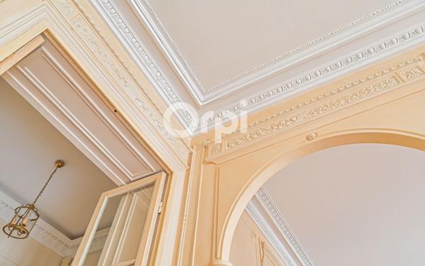 Appartement à vendre    5 pièces • 155,25 m2 Paris 8