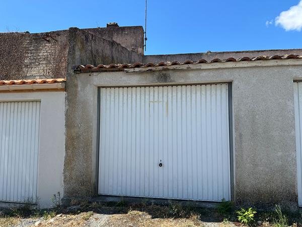 Vaste maison avec jardin, terrasse, garage et piscine