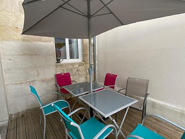 Vaste maison avec jardin, terrasse, garage et piscine