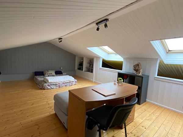 Vaste maison avec jardin, terrasse, garage et piscine
