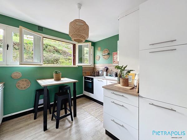 Bel appartement de type T3 avec balcon et place de stationnement