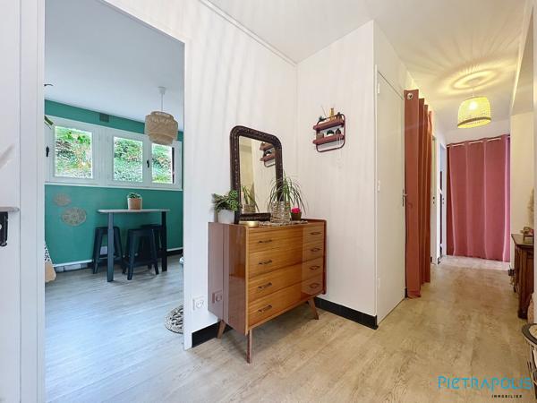 Bel appartement de type T3 avec balcon et place de stationnement