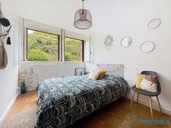 Bel appartement de type T3 avec balcon et place de stationnement