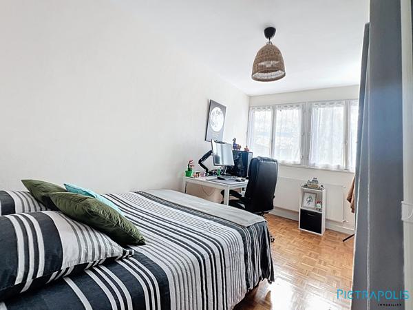 Bel appartement de type T3 avec balcon et place de stationnement