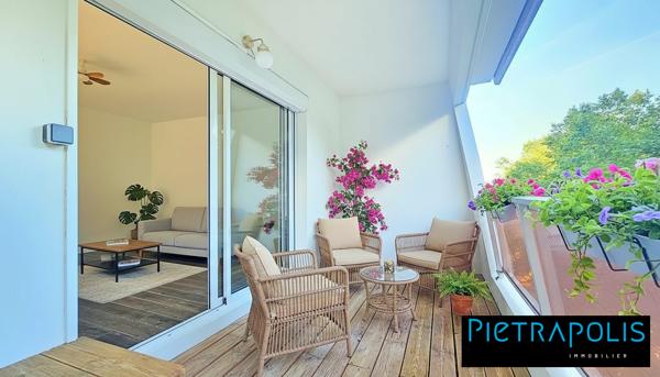 DOUA / TETE D'OR - Appartement T3 traversant de 80 m² avec terrasse.