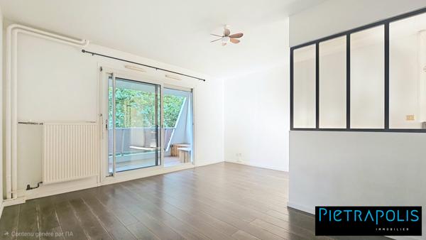 DOUA / TETE D'OR - Appartement T3 traversant de 80 m² avec terrasse.