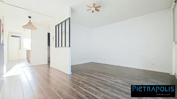 DOUA / TETE D'OR - Appartement T3 traversant de 80 m² avec terrasse.