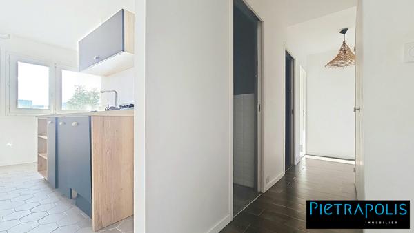 DOUA / TETE D'OR - Appartement T3 traversant de 80 m² avec terrasse.