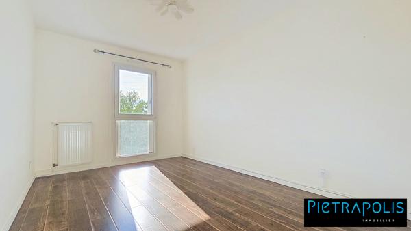 DOUA / TETE D'OR - Appartement T3 traversant de 80 m² avec terrasse.