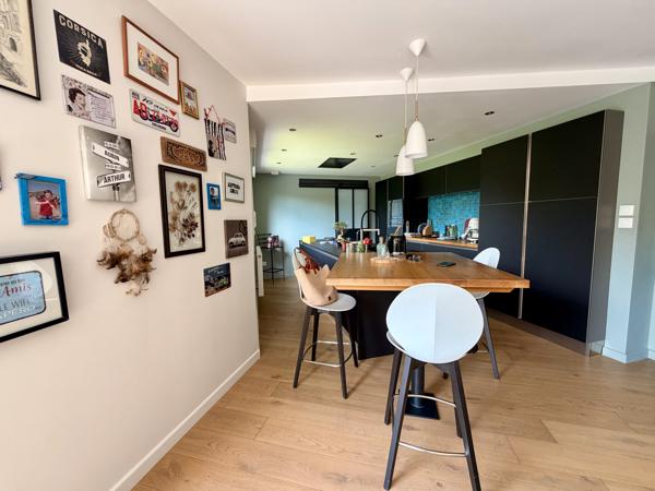 Maison
         5 pièces
        - 147 m² 595 000 € *