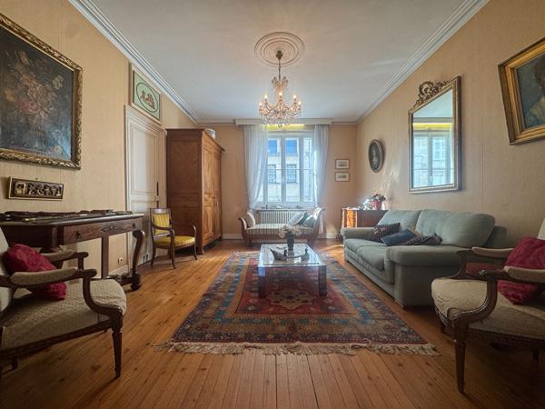 Exclusivité dans l'Hyper centre Rochefort : Maison de caractère 170m²  Jardin, Garage et dépendance aménagée