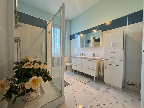 Exclusivité dans l'Hyper centre Rochefort : Maison de caractère 170m²  Jardin, Garage et dépendance aménagée