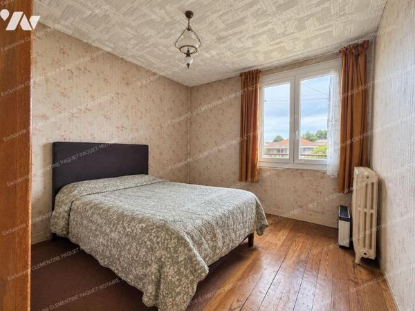 Maison Individuelle plein pied
secteur calme 
Comprenant entrée, WC, cuisine, double séjour, ...