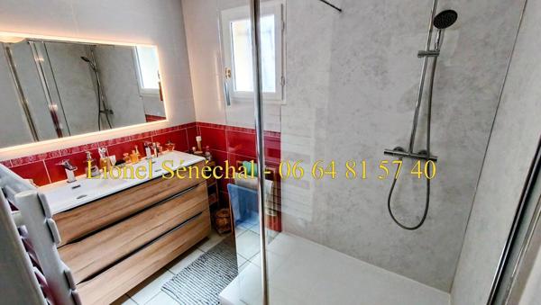 Maison entièrement de plain - pied 9 pièces de 140 m2 à Beaumont sur Sarthe