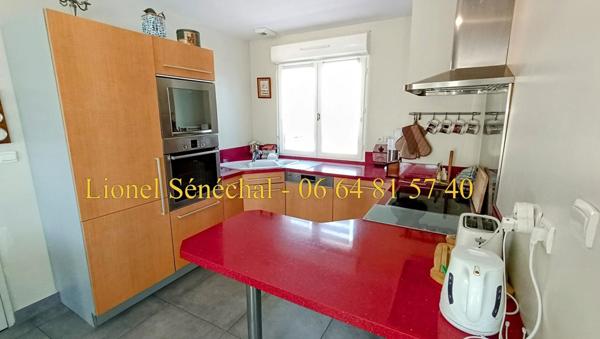 Maison entièrement de plain - pied 9 pièces de 140 m2 à Beaumont sur Sarthe