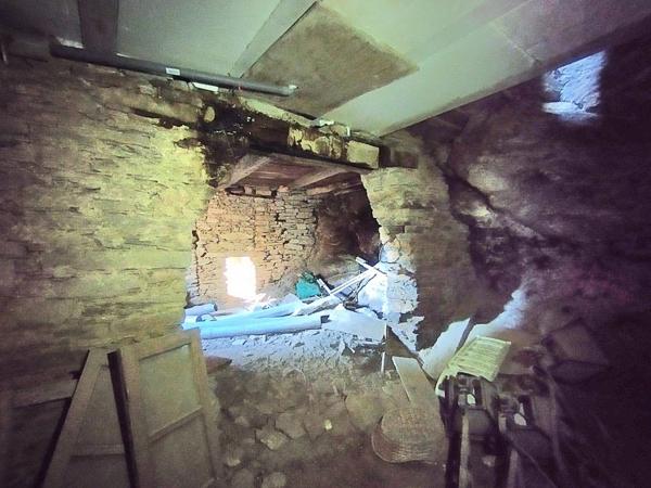 Maison en pierre 7 pièces, 120 m2 + caves, à rénover entièrement à PIE D'OREZZA, Campodonico (HAUTE CORSE)